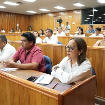 2 (1) Actualiza la UAT a su personal administrativo en materia de normatividad y rendición de cuentas