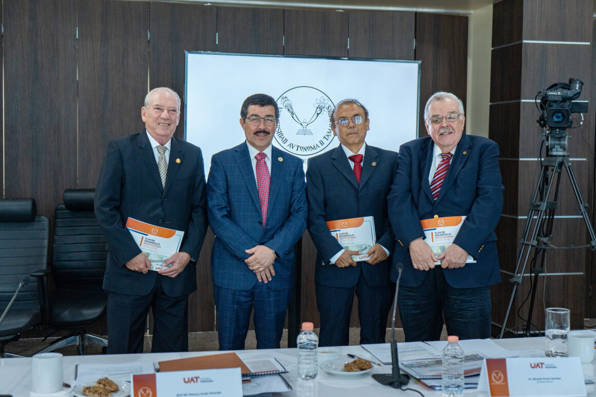 1 Dámaso Anaya presenta informe financiero y académico al Patronato de la UAT