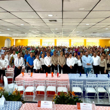 1 (3) El rector Dámaso Anaya presidió la celebración del 51 Aniversario del SUTUAT