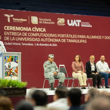 04 Gobernador y rector hacen entrega histórica de equipos de cómputo a estudiantes y docentes de la UAT
