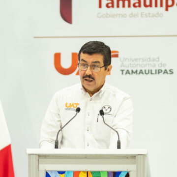 1 (9) Incrementa la UAT el apoyo de becas a sus estudiantes