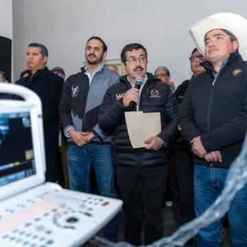 2 (9) Equipa la UAT con alta tecnología Hospital Veterinario de Grandes Especies