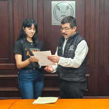 2 (9) Felicita Dámaso Anaya a exitosa esgrimista de la UAT