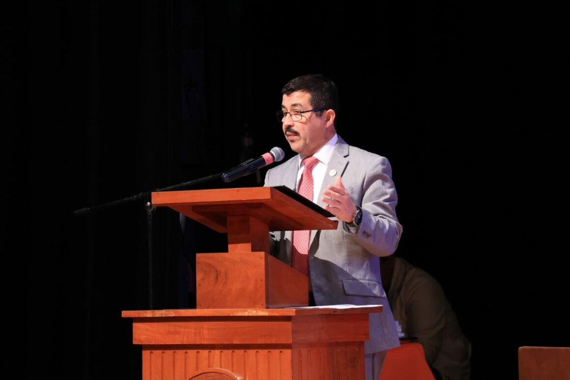 grad3 Preside rector graduación de 246 egresados de la UAT en Tampico