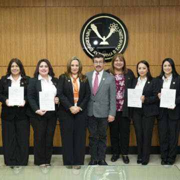 1 (13) El rector Dámaso Anaya entrega nombramientos a titulares de Familia UAT