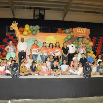 1 (18) Brinda la UAT festejo a niños y niñas del personal sindicalizado