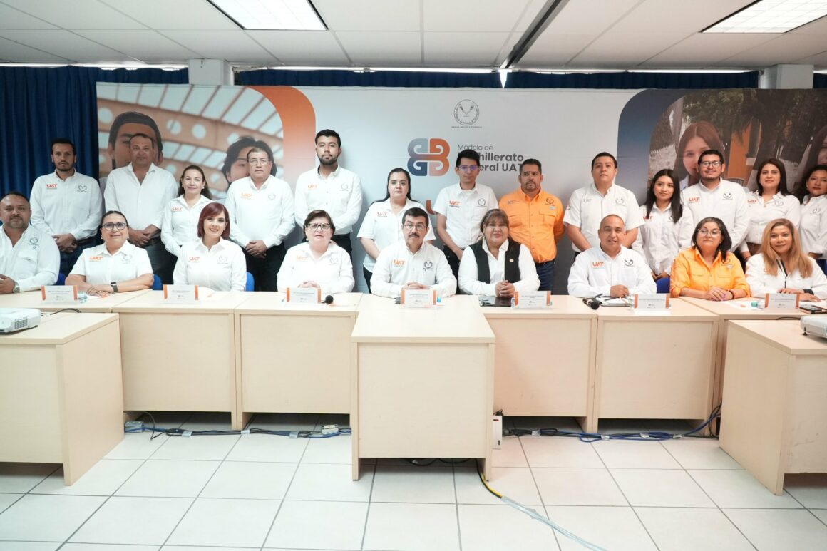 Implementa la UAT prepa en línea