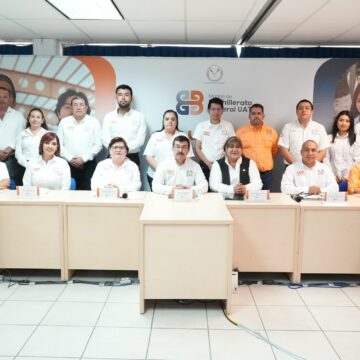 1 (21) Implementa la UAT prepa en línea