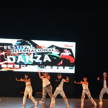 5 (3) Presenta la UAT su talento artístico en el Día de Internacional de la Danza