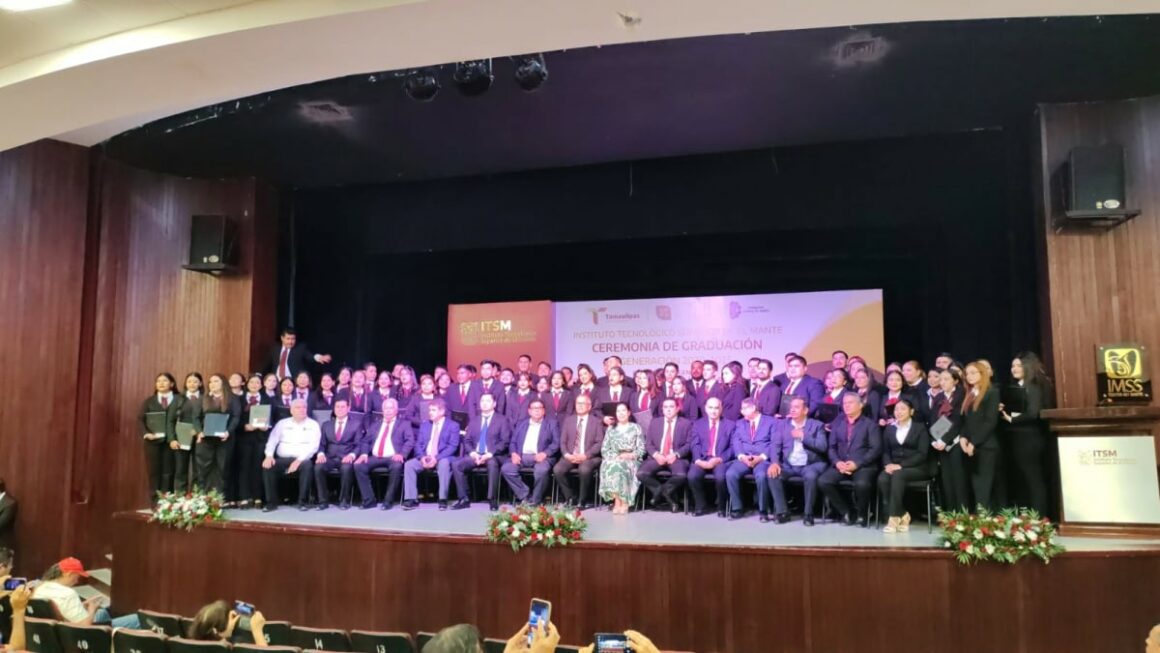 Egresan del Instituto Tecnológico Superior de El Mante nuevos profesionistas