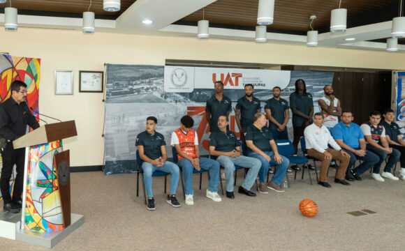 Presenta rector al nuevo Correbasket UAT