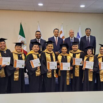 Entrega la UAT primera generación de la Maestría Administración e Innovación Digital
