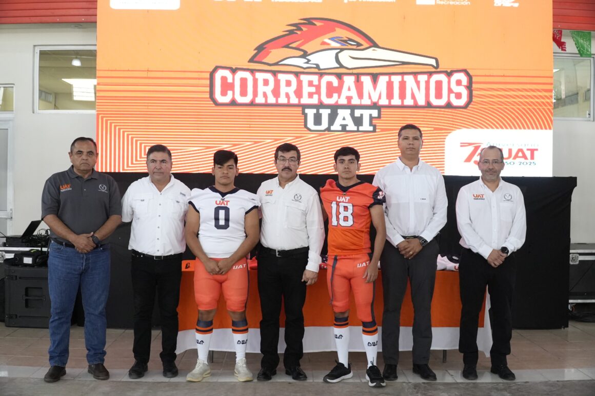 1 (11) Entrega rector uniformes a Correcaminos UAT de la Liga Mayor ONEFA
