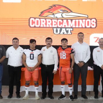 1 (11) Entrega rector uniformes a Correcaminos UAT de la Liga Mayor ONEFA