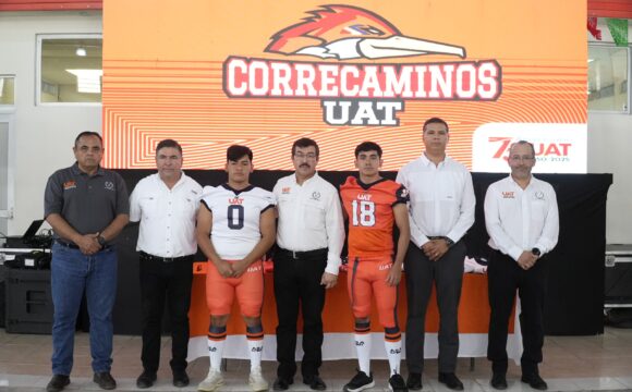 Entrega rector uniformes a Correcaminos UAT de la Liga Mayor ONEFA