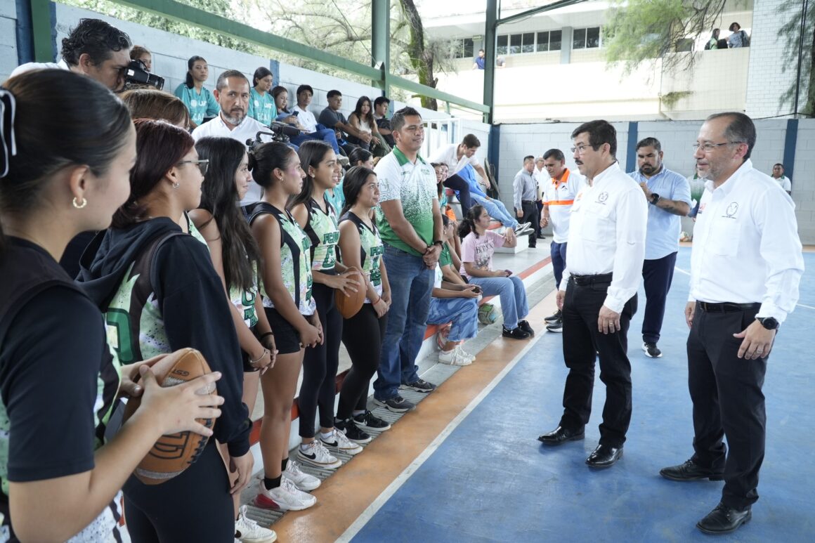 1 (12) Rector y estudiantes de la UAT comparten jornada universitaria