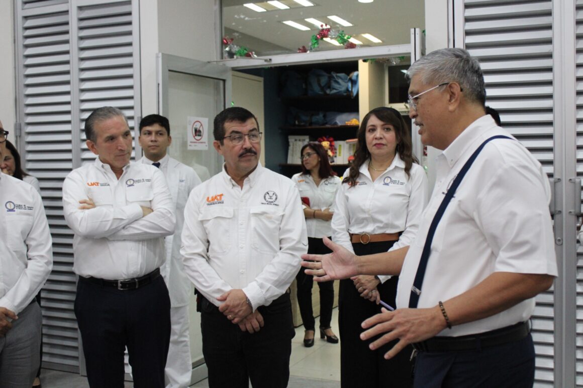 1 (15) Sostiene rector de la UAT encuentro con universitarios de Medicina Tampico