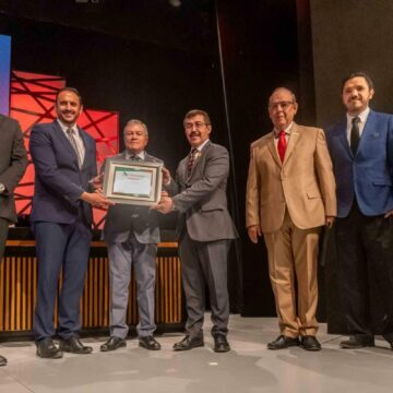 1 (17) Entregan a la UAT nuevas certificaciones por su calidad educativa