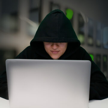 Niños en Reino Unido están hackeando los sistemas de sus propias escuelas