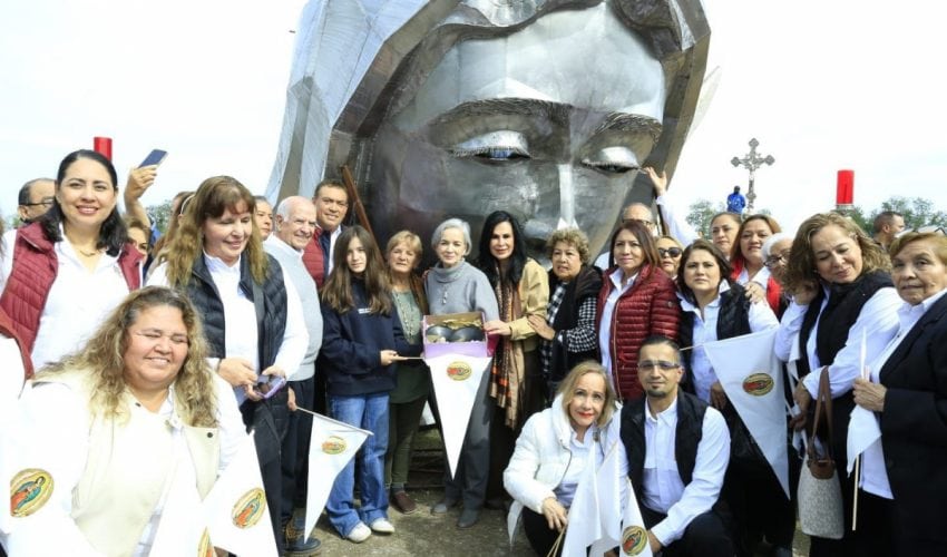 DIF-143-2025.-Entrega-Maria-de-Villarreal-las-pupilas-de-la-Virgen-de-la-Misericordia-8-850x500 Entrega María de Villarreal las pupilas de la Virgen de la Misericordia