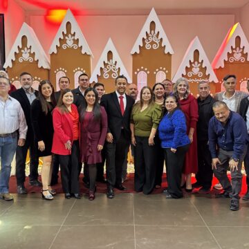 Ofrece la UAT festejo navideño a sus maestros y trabajadores sindicalizados