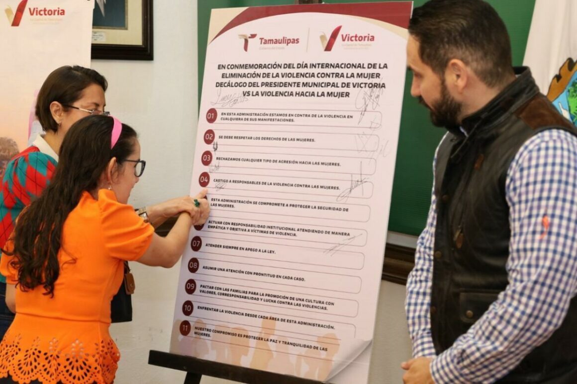Firma Victoria decálogo contrala violencia hacia las mujeres